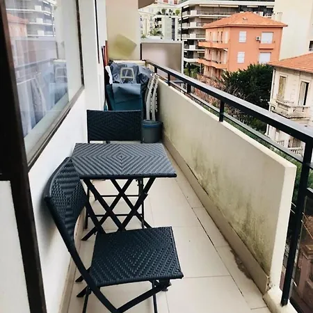 50 M De La Croisette Situe Dans La Banane- Le Carre D'or Lejlighed